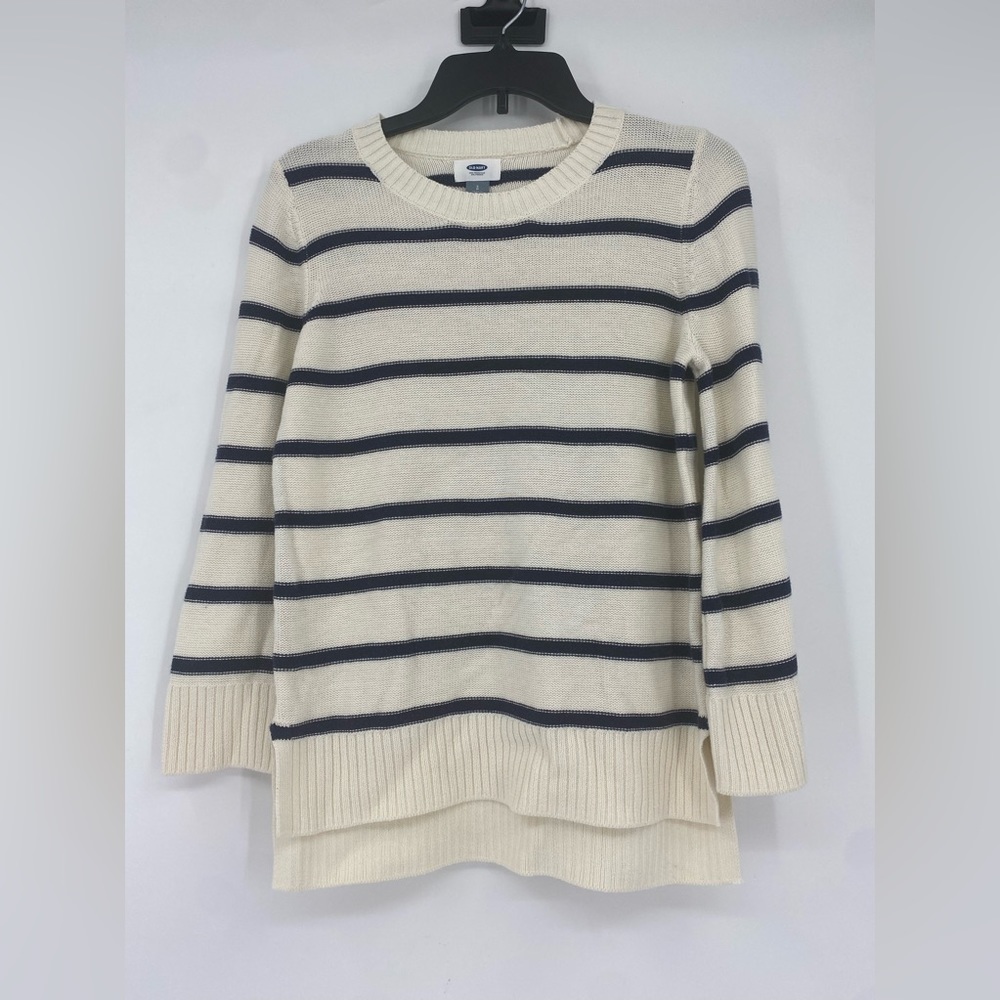OLD NAVY sweater - pre loved, in good condition. size small
